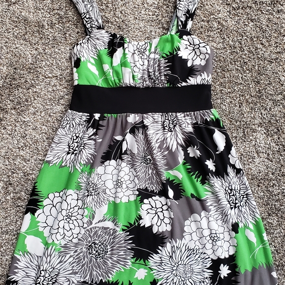 Cute summer dress - Picture 1 of 3